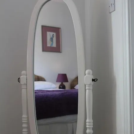 Number 11 Guest ウェストポート